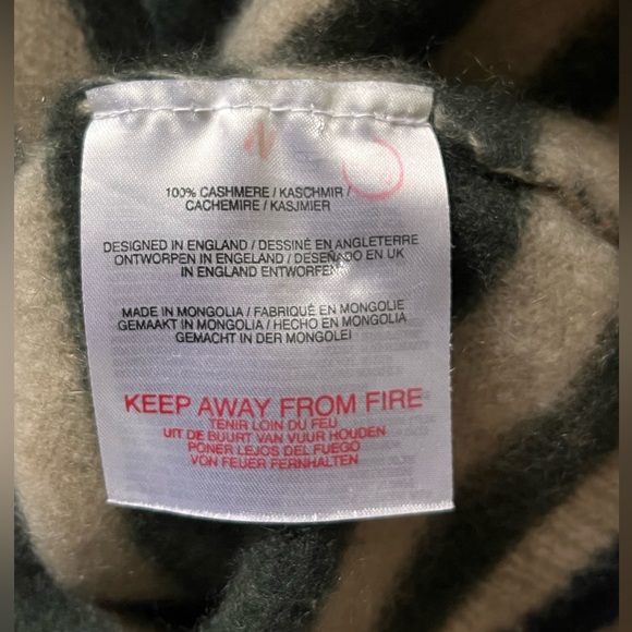 Jumper 1234 Cropped V-Neck Cashmere Sweater - Picture 5 of 5